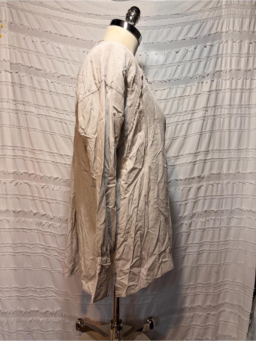 Easel Los Angeles Urma button down tunic top. - Picture 4 of 10